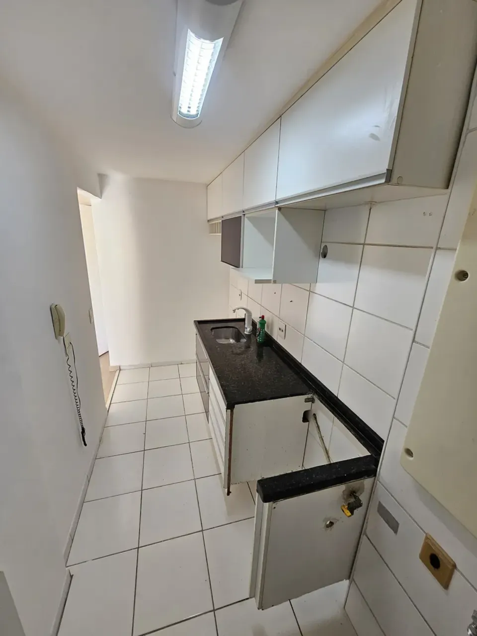 Unfurnished 2-bedroom apartment with 2 bathrooms — photo 2