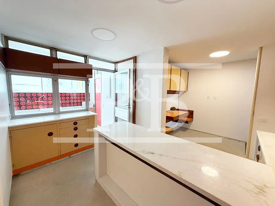 310 m² apartment with floor-to-ceiling windows and a bathtub — photo 45