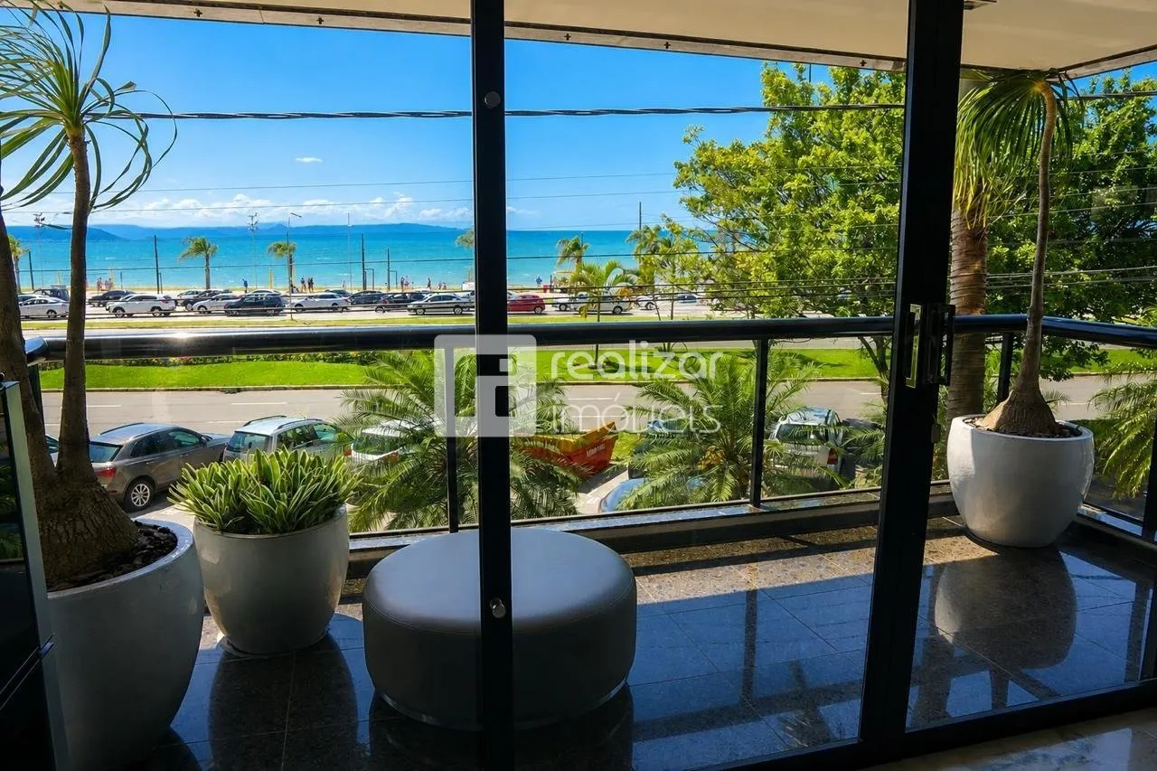 3 quartos e vista para a água: apartamento de 253 m²