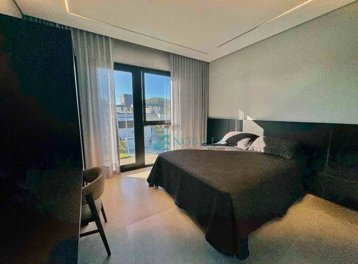 House with 5 en-suites and built-in wardrobes — photo 3