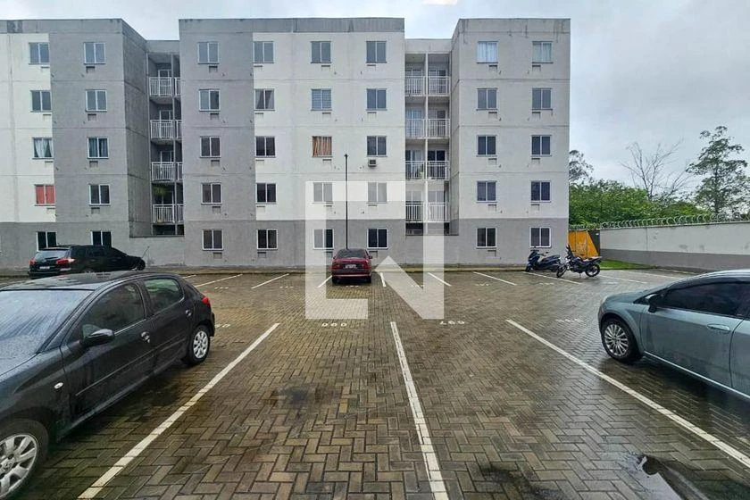2-bedroom apartment in a building with a pool — photo 28