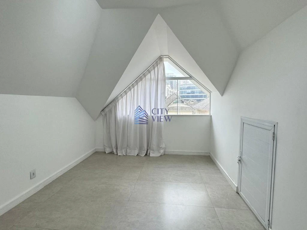House with 5 bedrooms and 360 m² plus 4 parking spots — photo 48