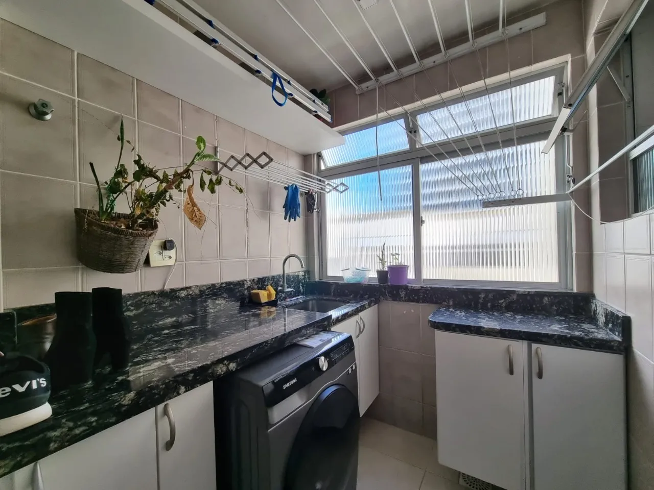 2-bedroom apartment with a closed-off kitchen — photo 10
