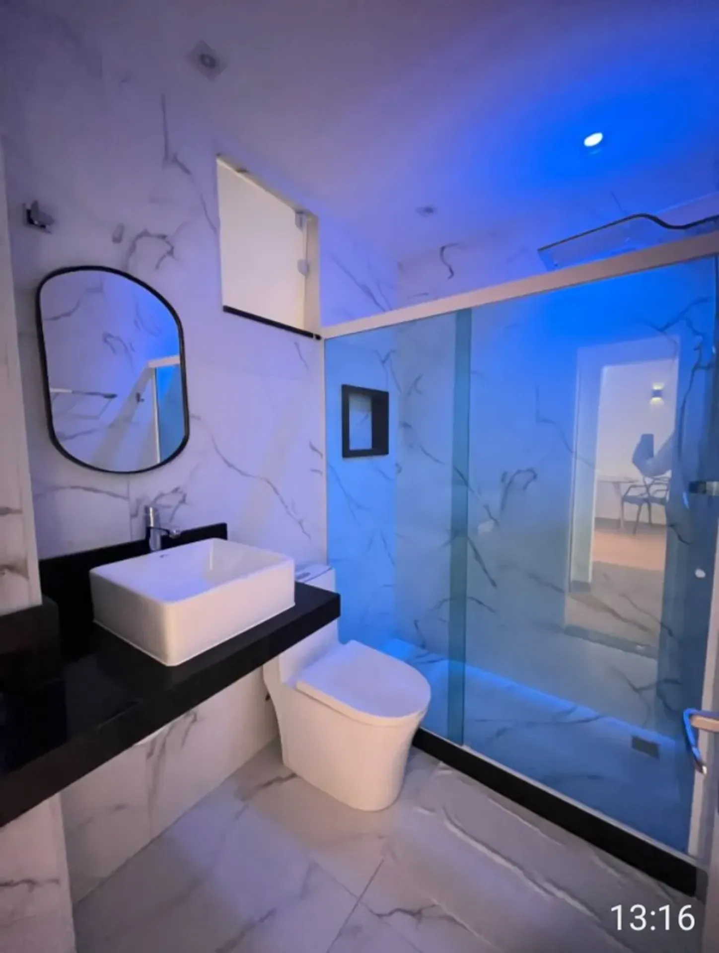 3-bedroom apartment with wood or laminate floors — photo 4