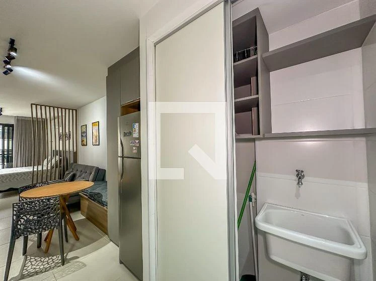 One-bedroom apartment in a building with a gym — photo 44