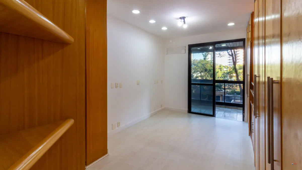 Панорамні вікна та 4 спальні: квартира 217 м² — photo 21