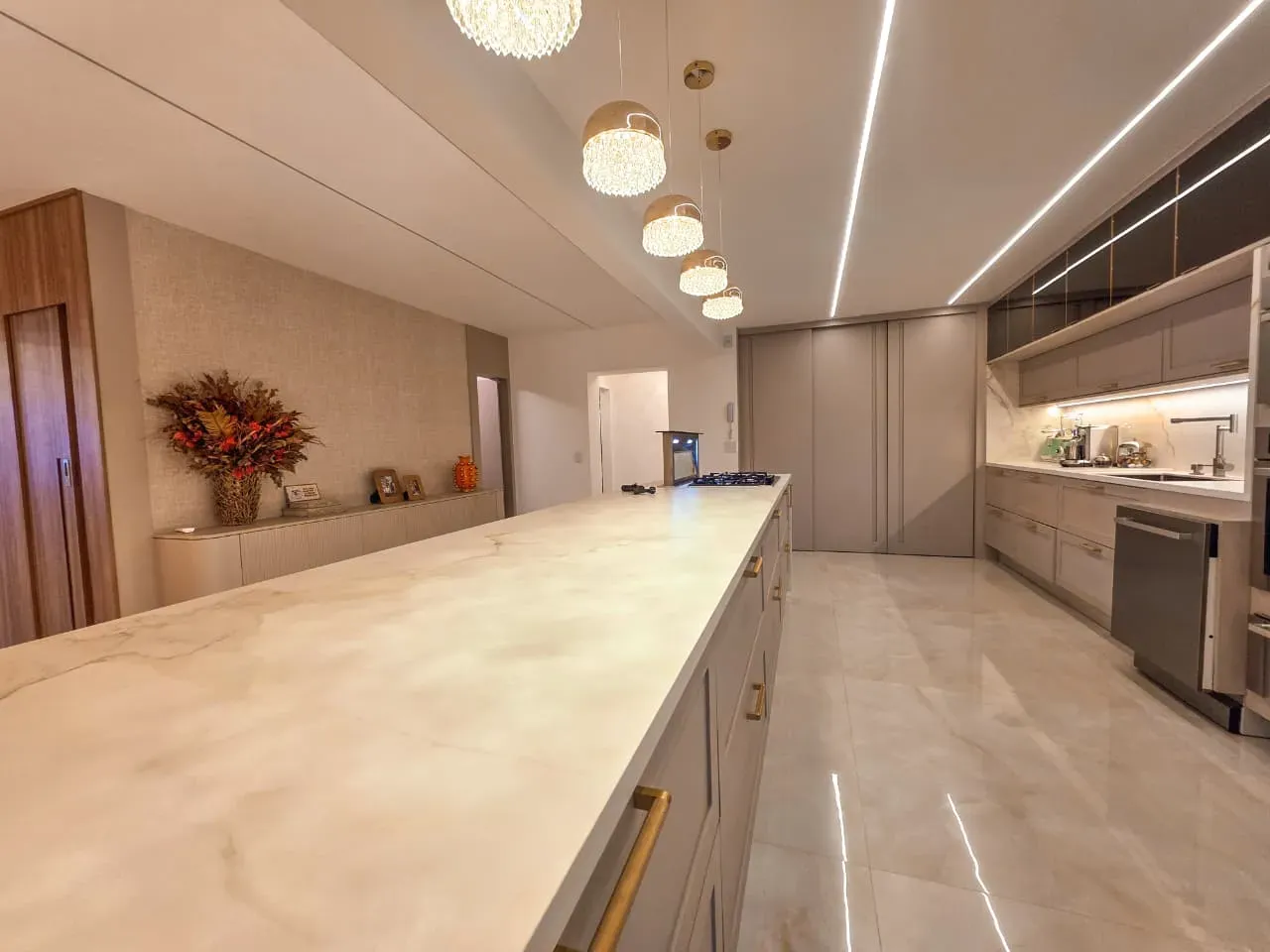 Bathtub in a 3-bedroom apartment, 240 m² — photo 16