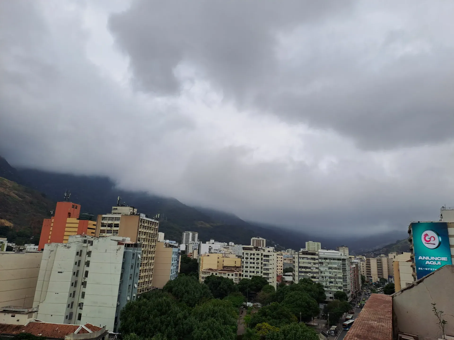 Unfurnished apartment with 300 m² on the 11th floor — photo 34