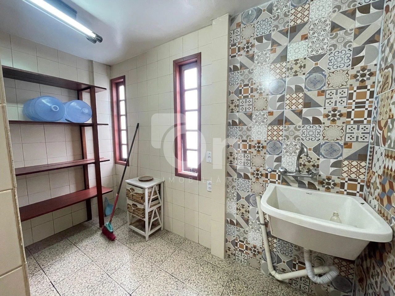 3-bedroom house with a bathtub — photo 13