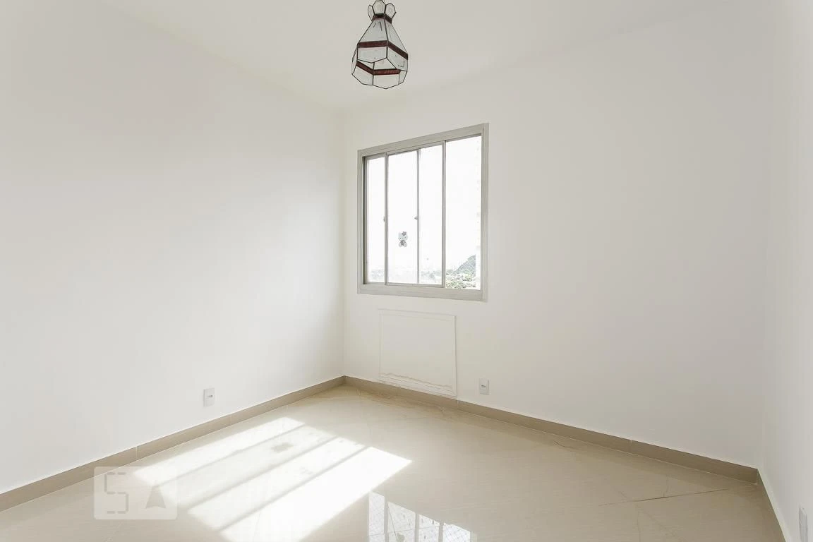 2-bedroom apartment in a building with a gym — photo 12