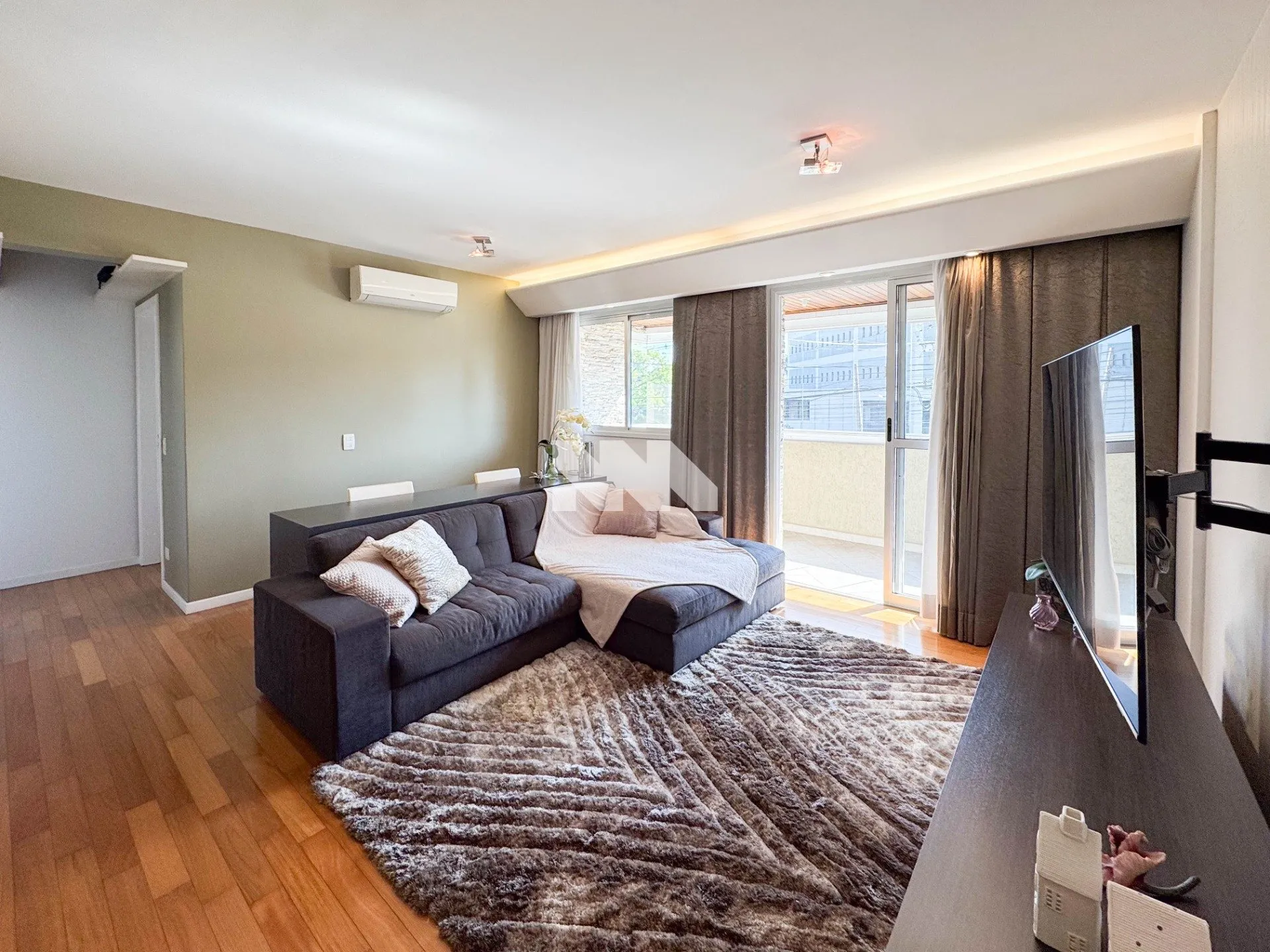 Furnished 104 m² apartment with 2 bedrooms and suite