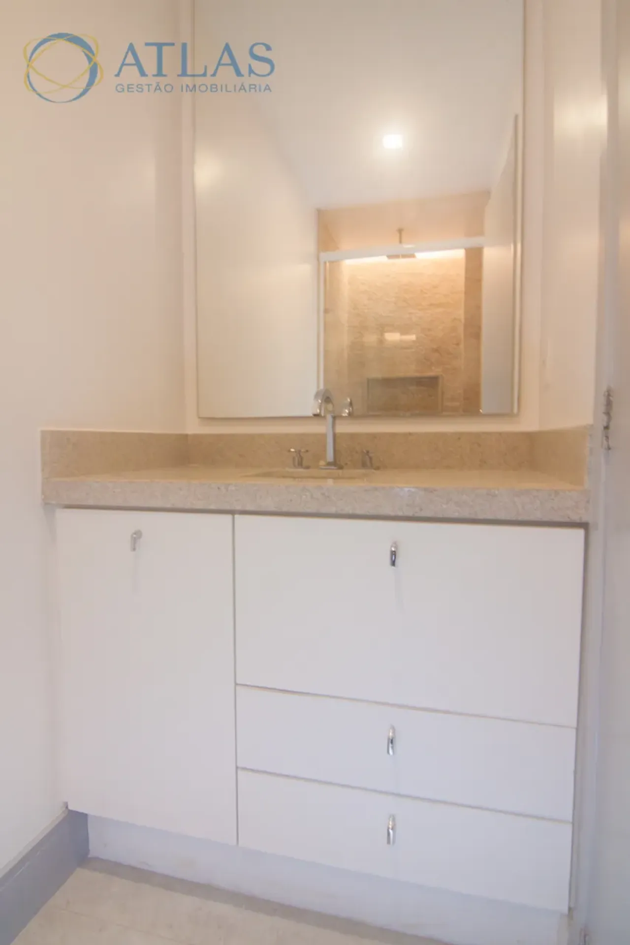 Apartamento, 90 m², com janelas do piso ao teto — photo 24