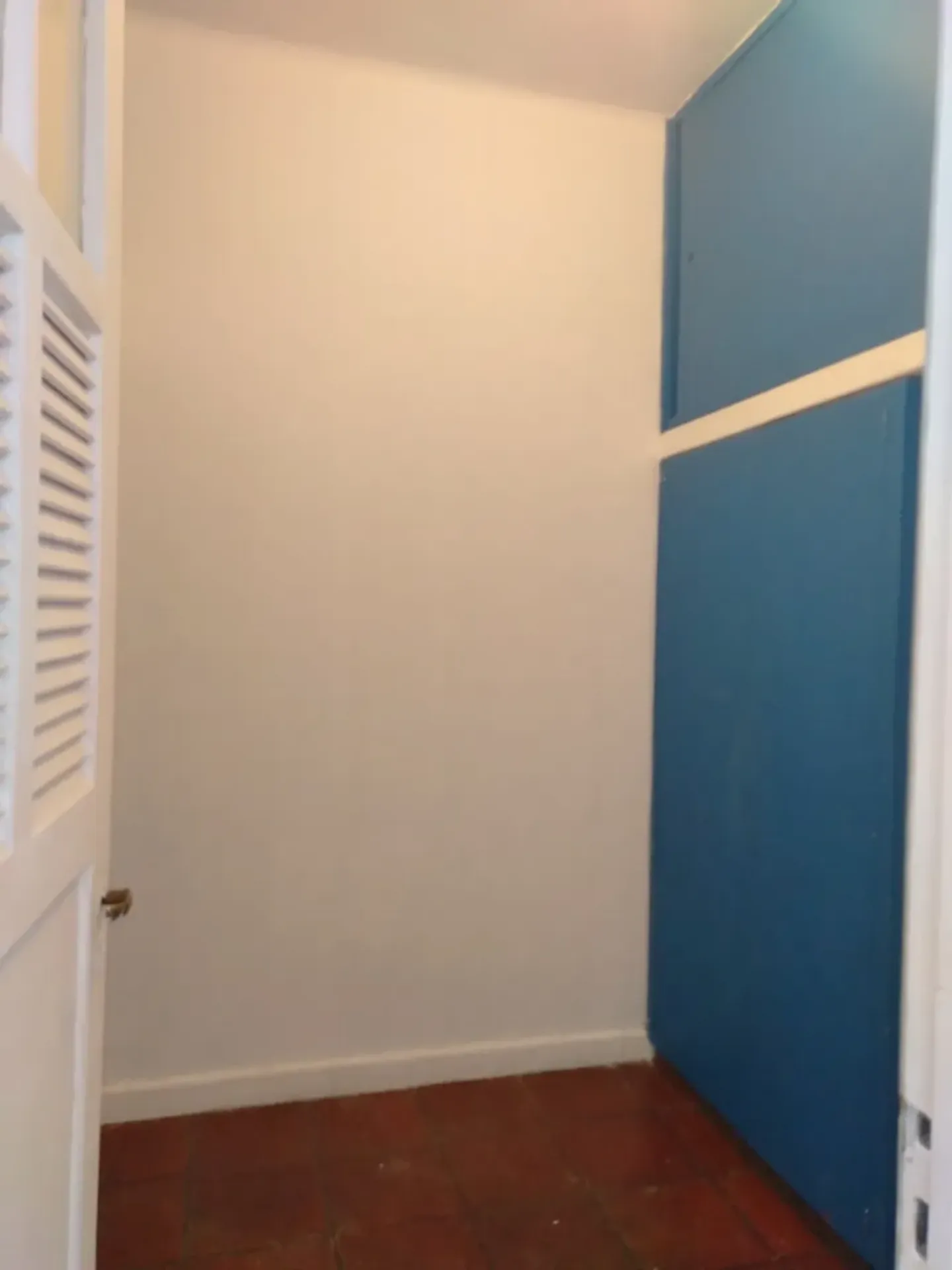 2-bedroom apartment with wood or laminate floors — photo 17