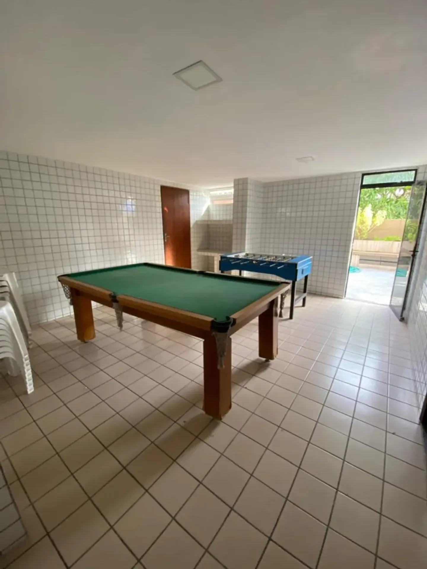 Apartment with 4 bedrooms and a private garden — photo 19