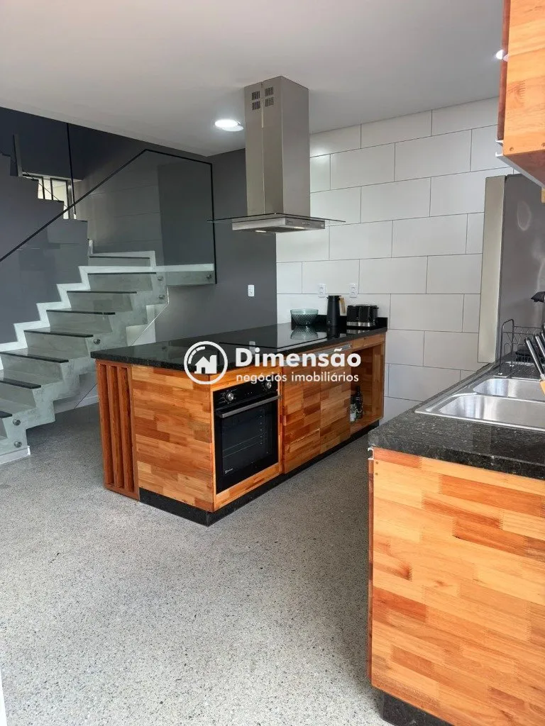 Furnished townhouse with 3 bedrooms and 239 m²