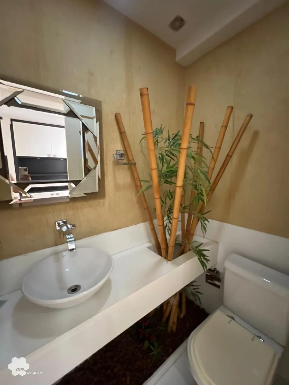 Condominium house with 5 bedrooms and open-plan kitchen — photo 11