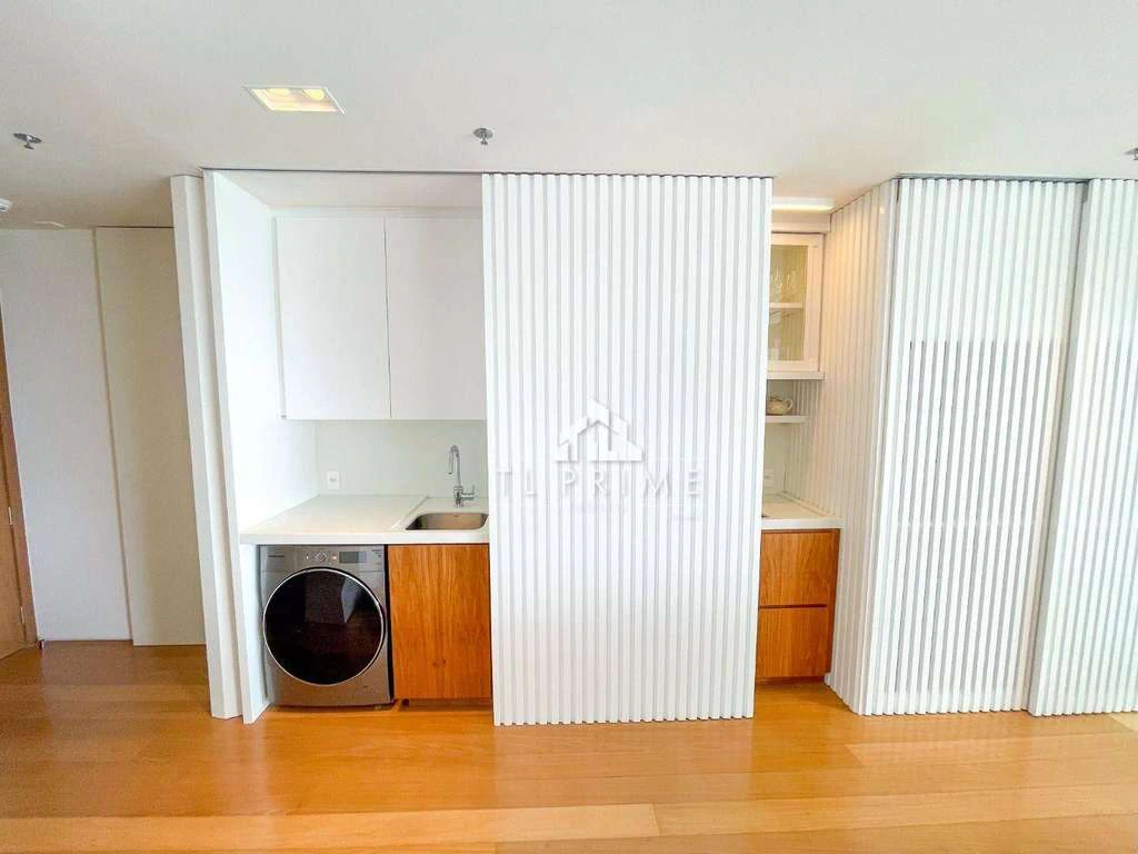 Furnished 1-bedroom apartment with an enclosed balcony — photo 6