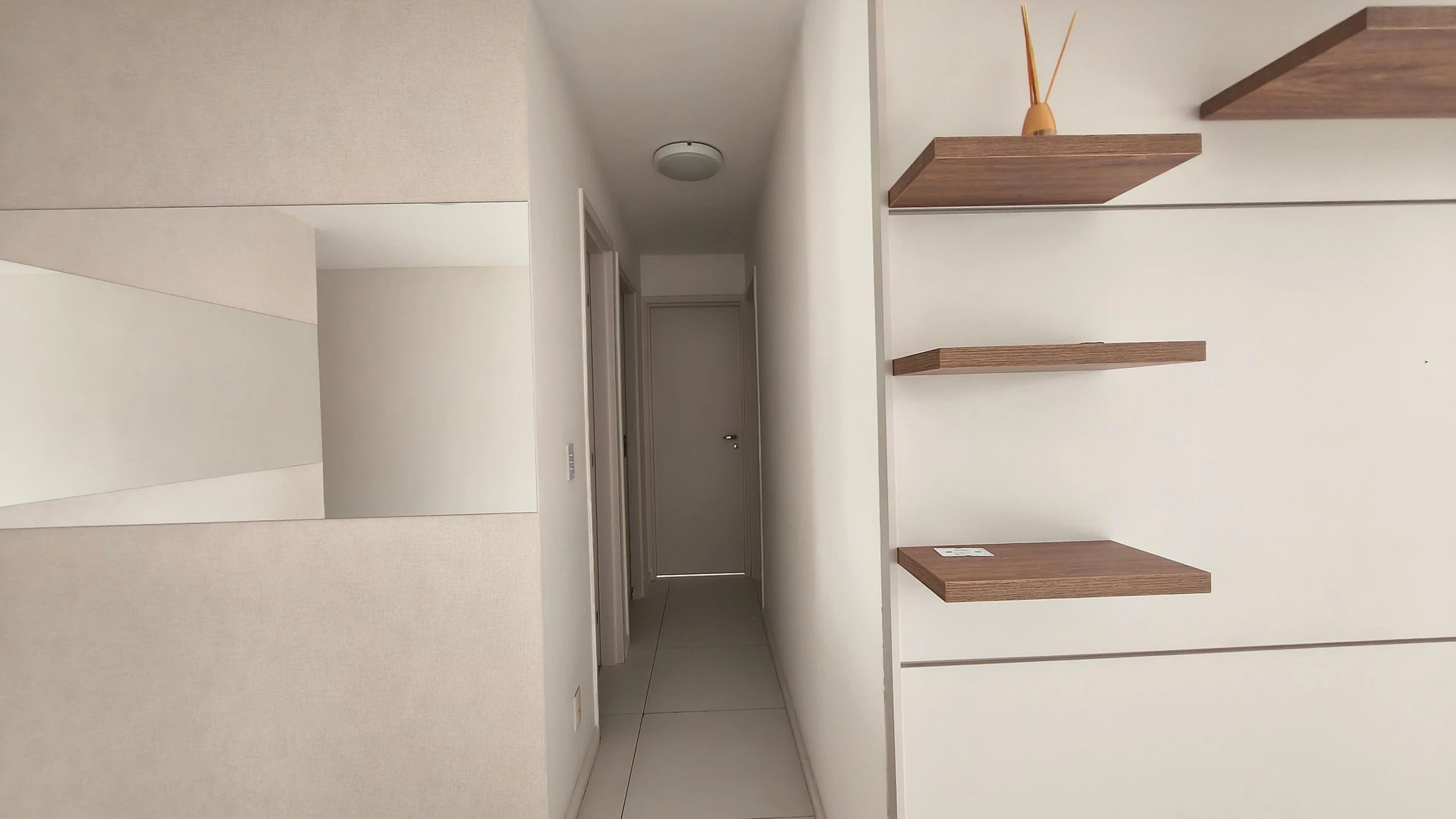 Glass-enclosed balcony in a 3-bedroom apartment, 87 m² — photo 39