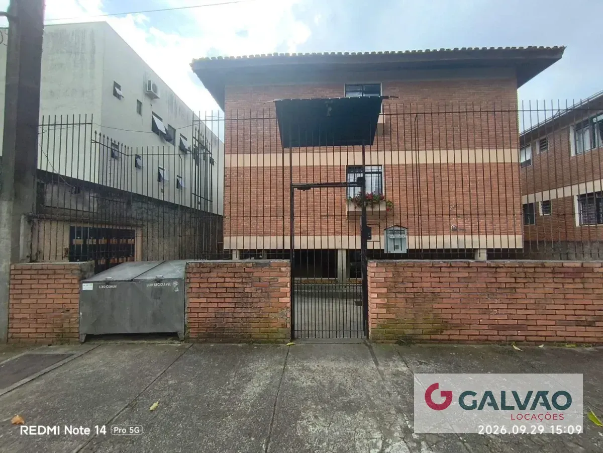 2-bedroom apartment with wood or laminate floors in Curitiba