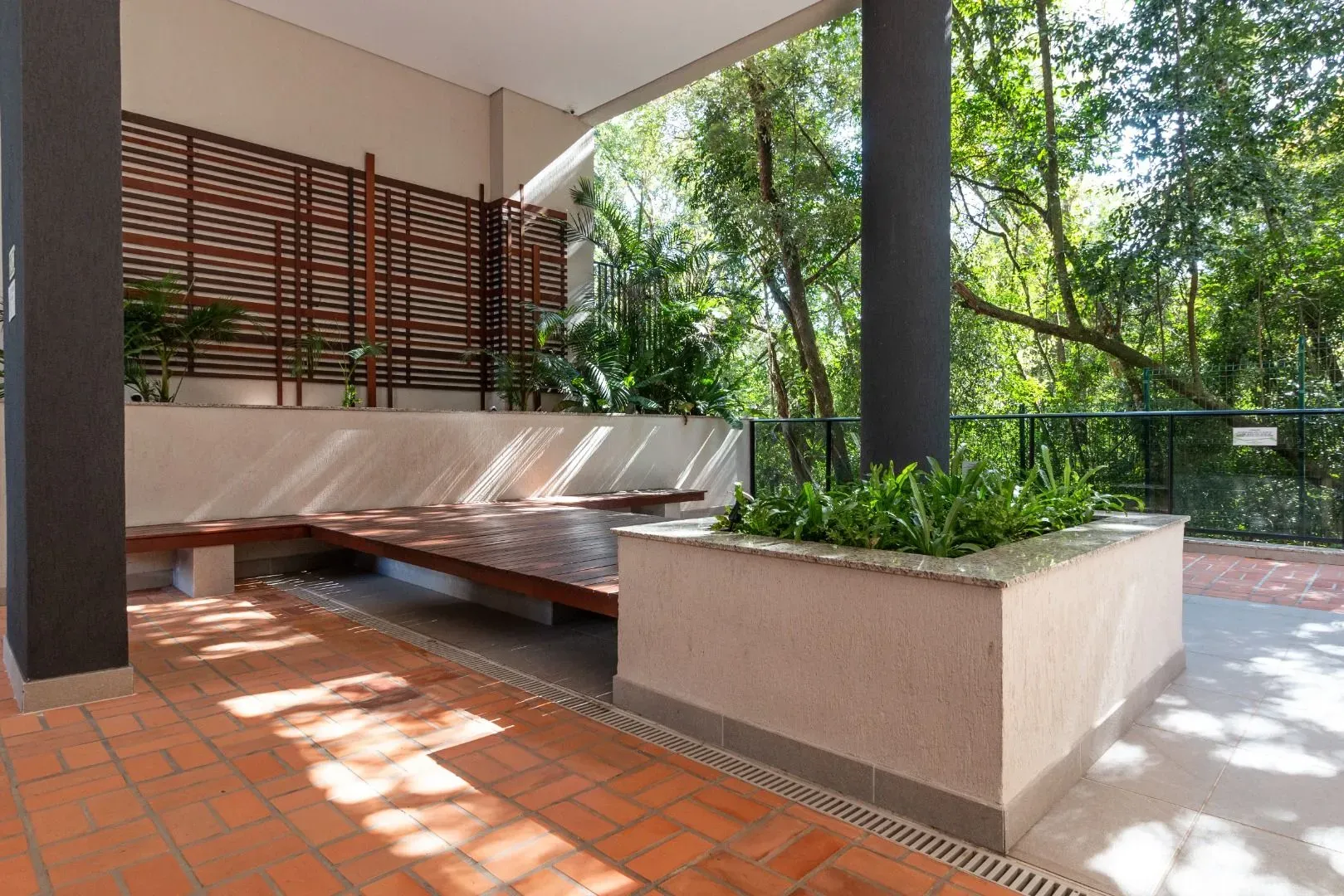 133 m² apartment with 2 en-suite bedrooms and private BBQ — photo 40