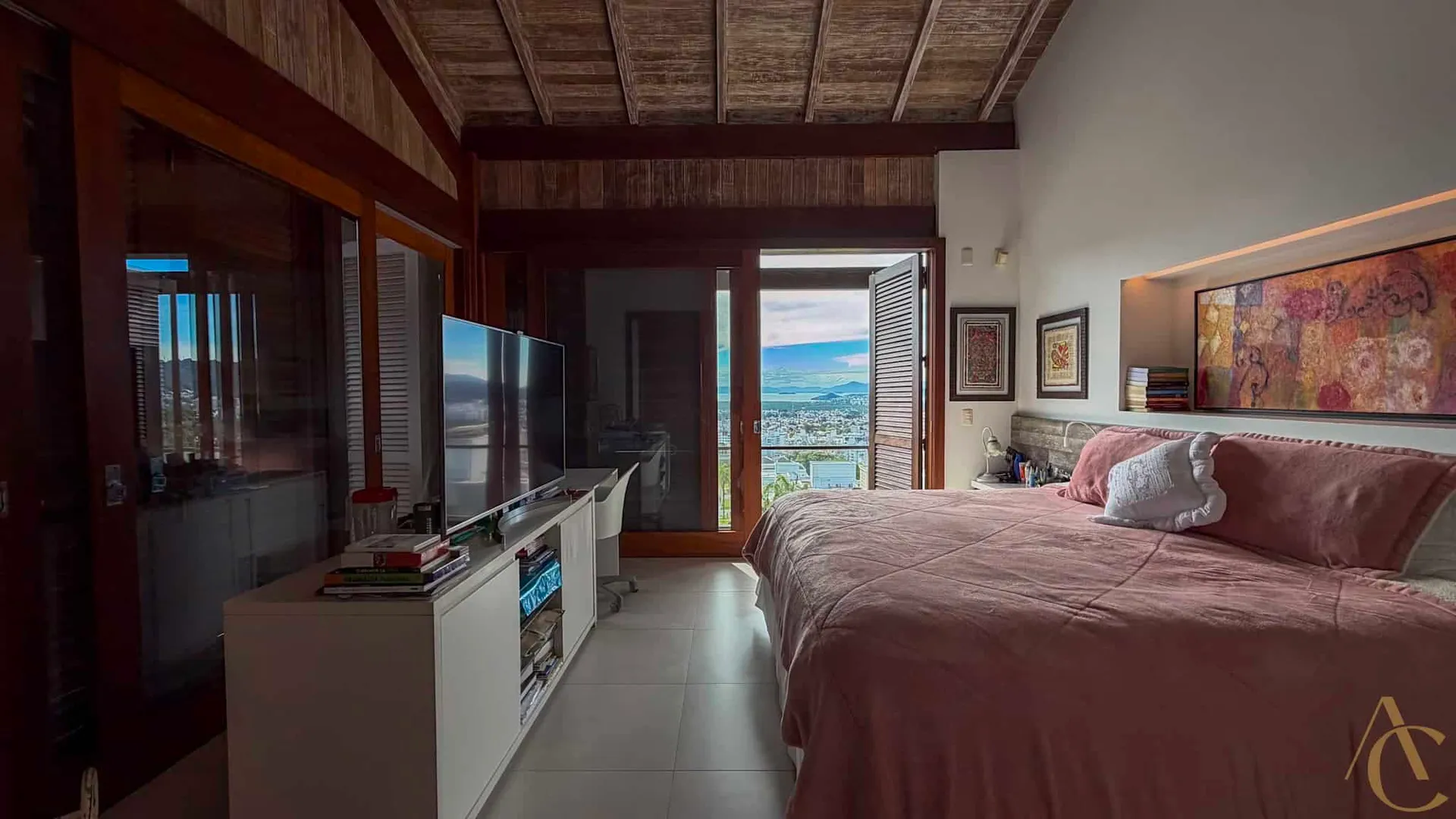 Furnished house, 689 m², with a grill on the balcony — photo 30