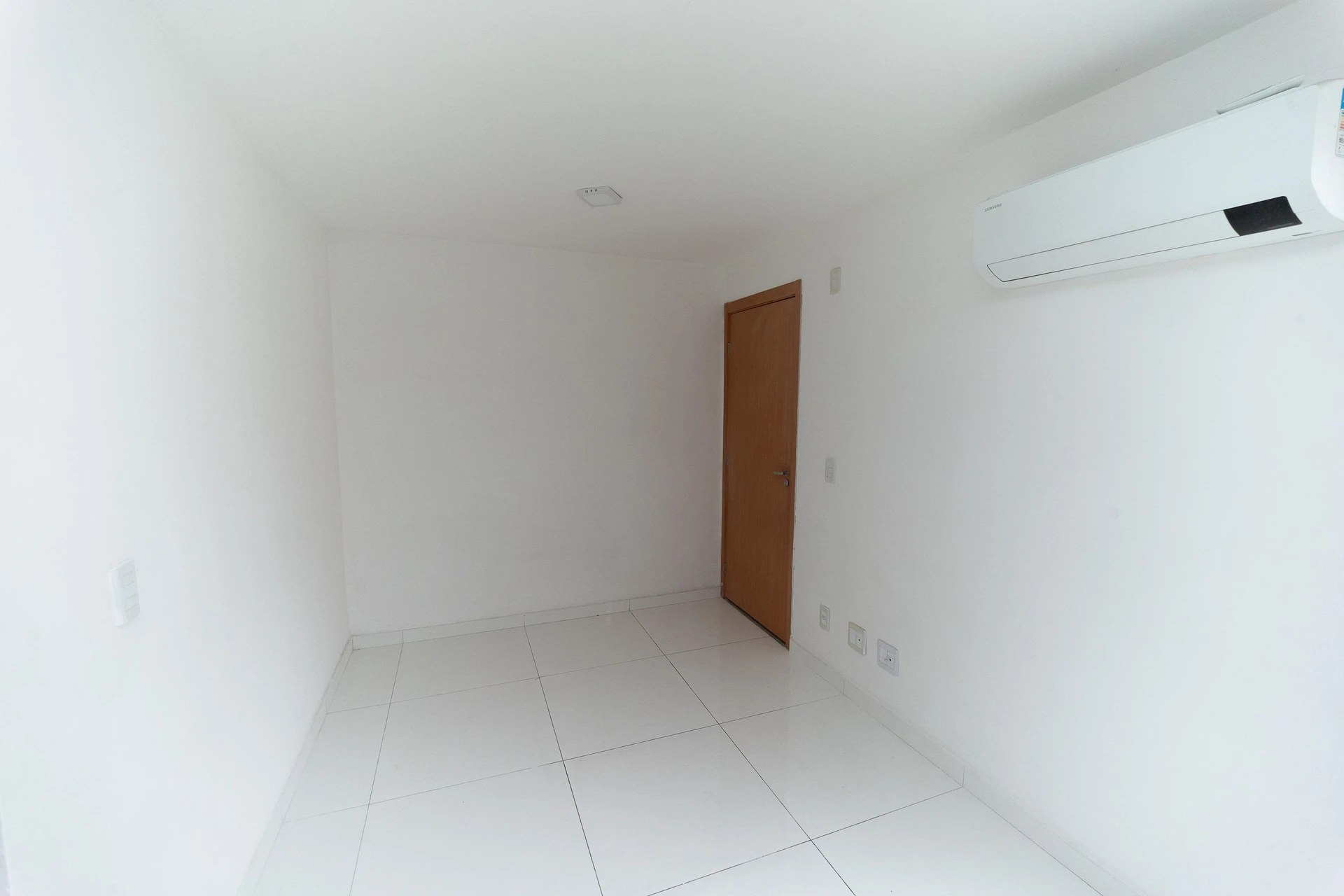 2-bedroom apartment in a building with a pool — photo 20