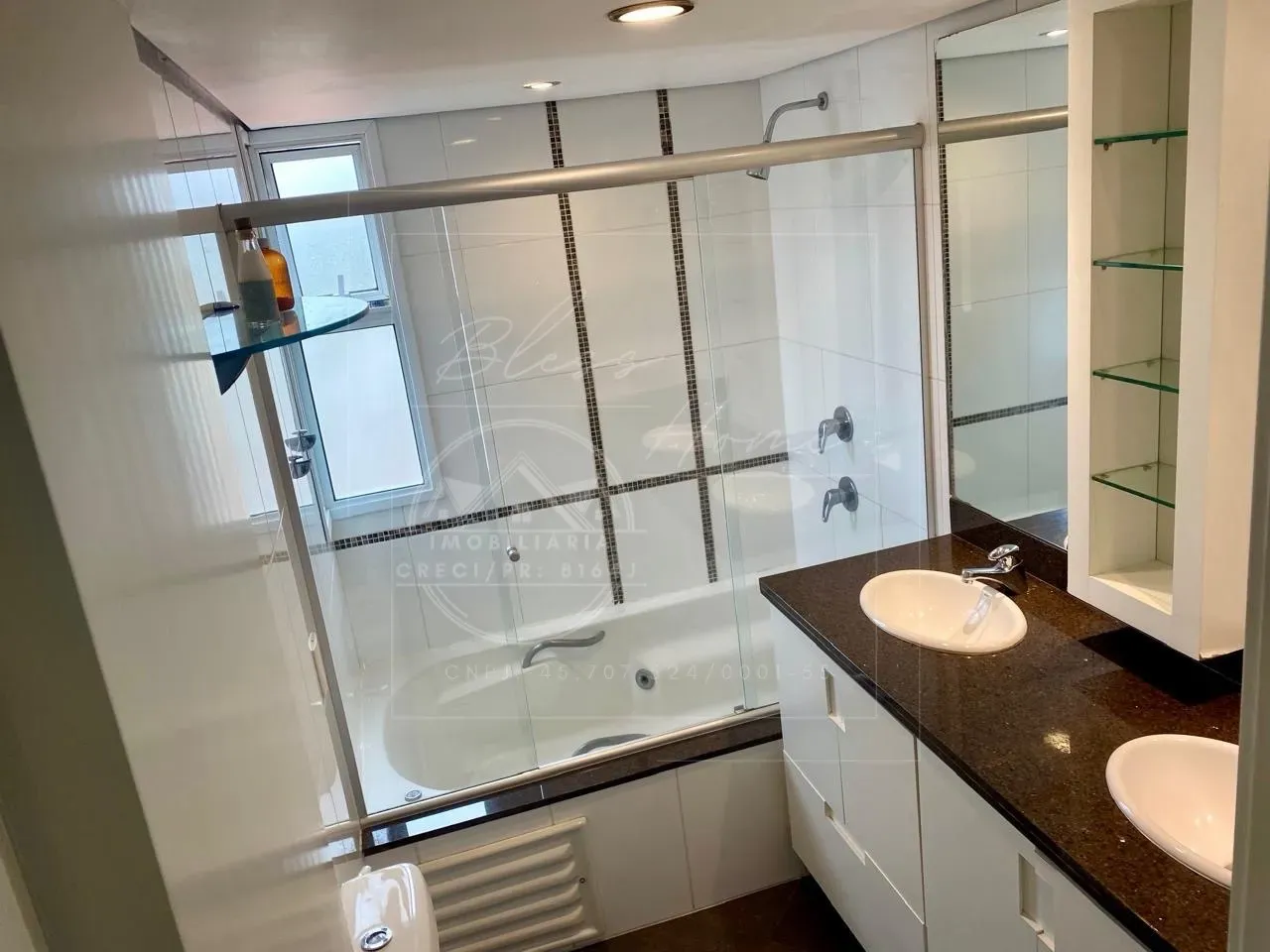 2-bedroom apartment in a building with a gym — photo 10