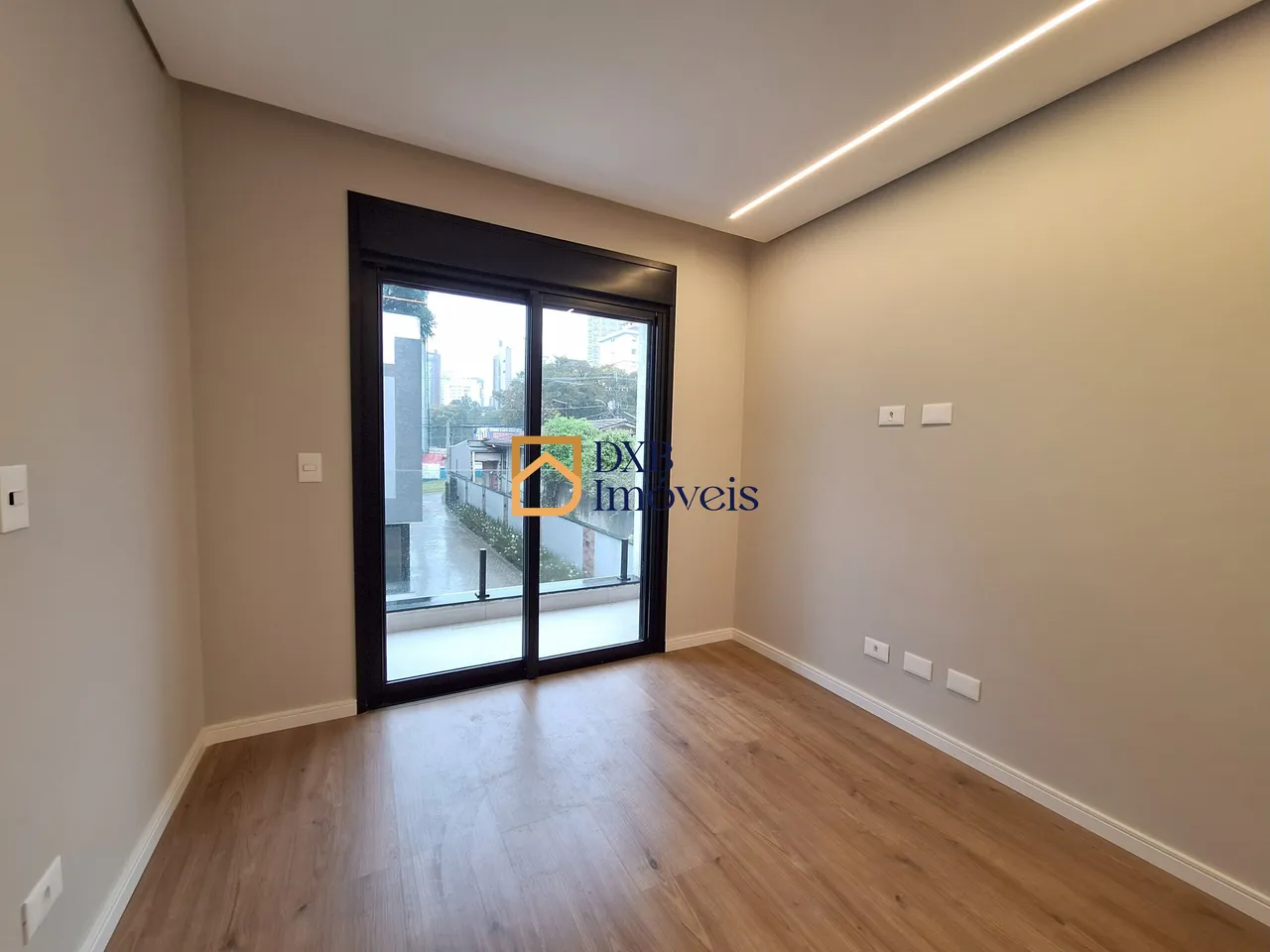 Condo house with 3 bedrooms and a guest half-bath — photo 16