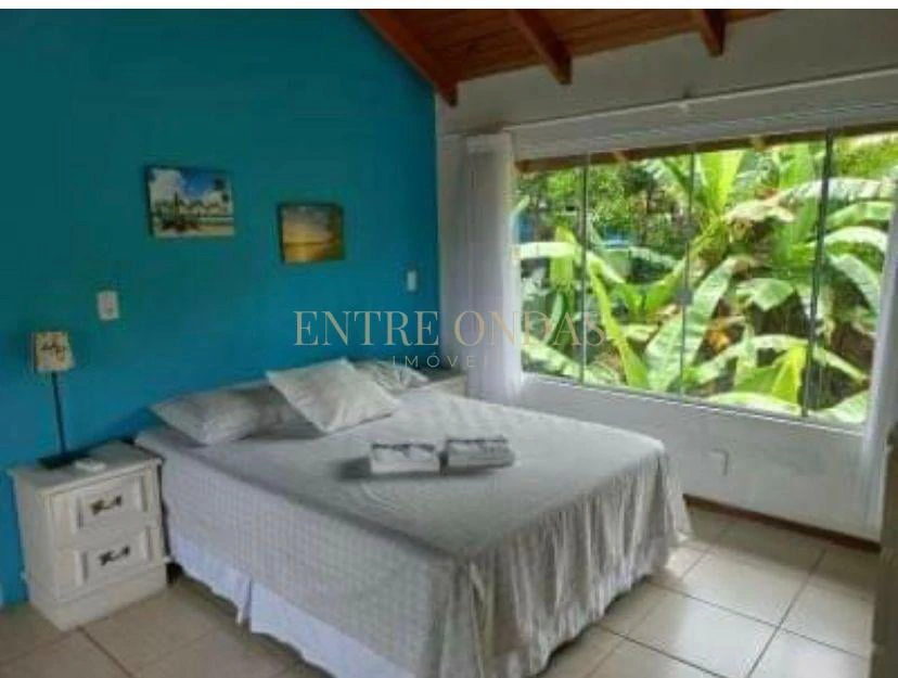 4-bedroom house with a bathtub in Florianópolis — photo 4