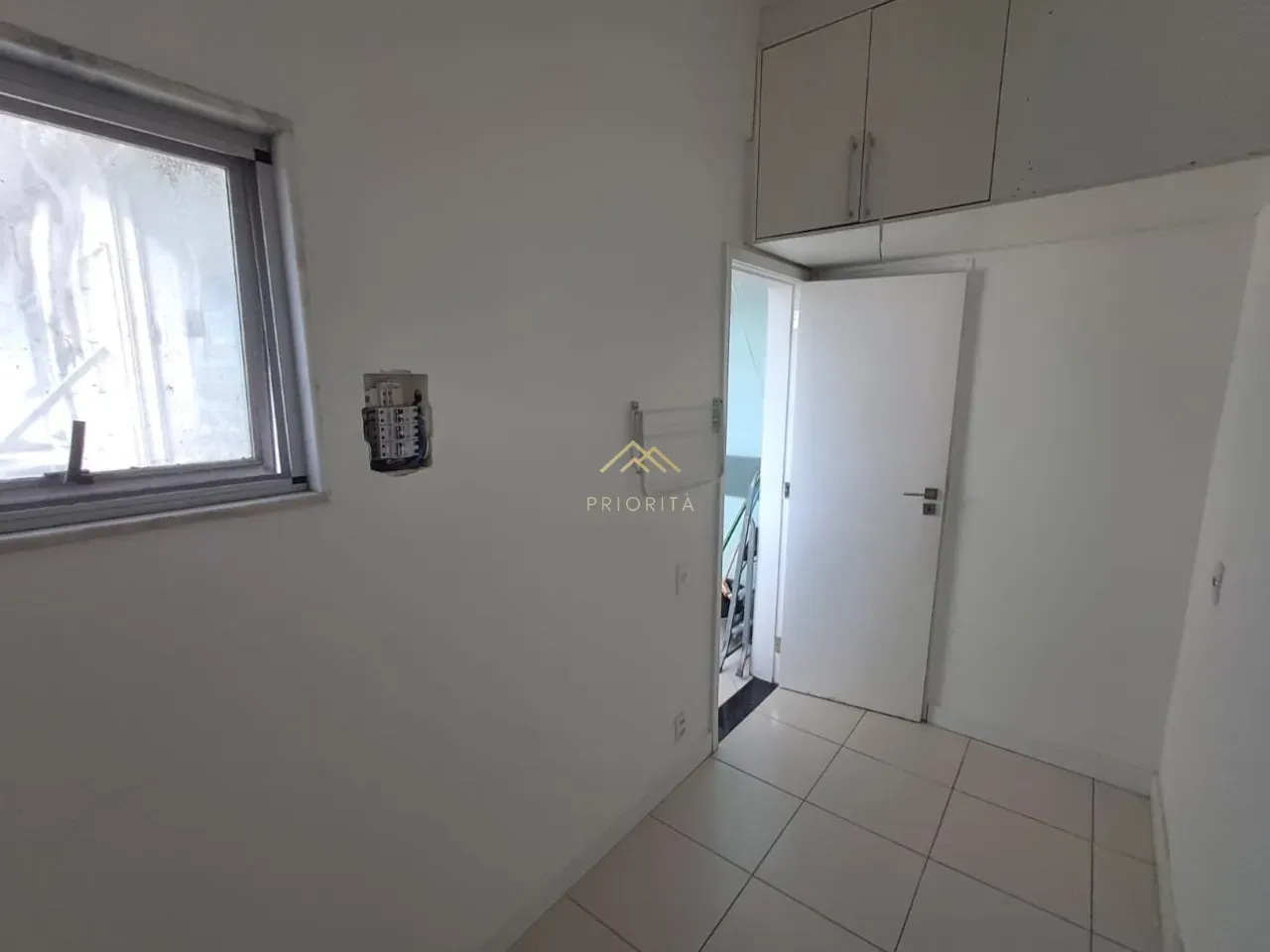 Apartamento sem mobília com 3 quartos e varanda envidraçada — photo 34