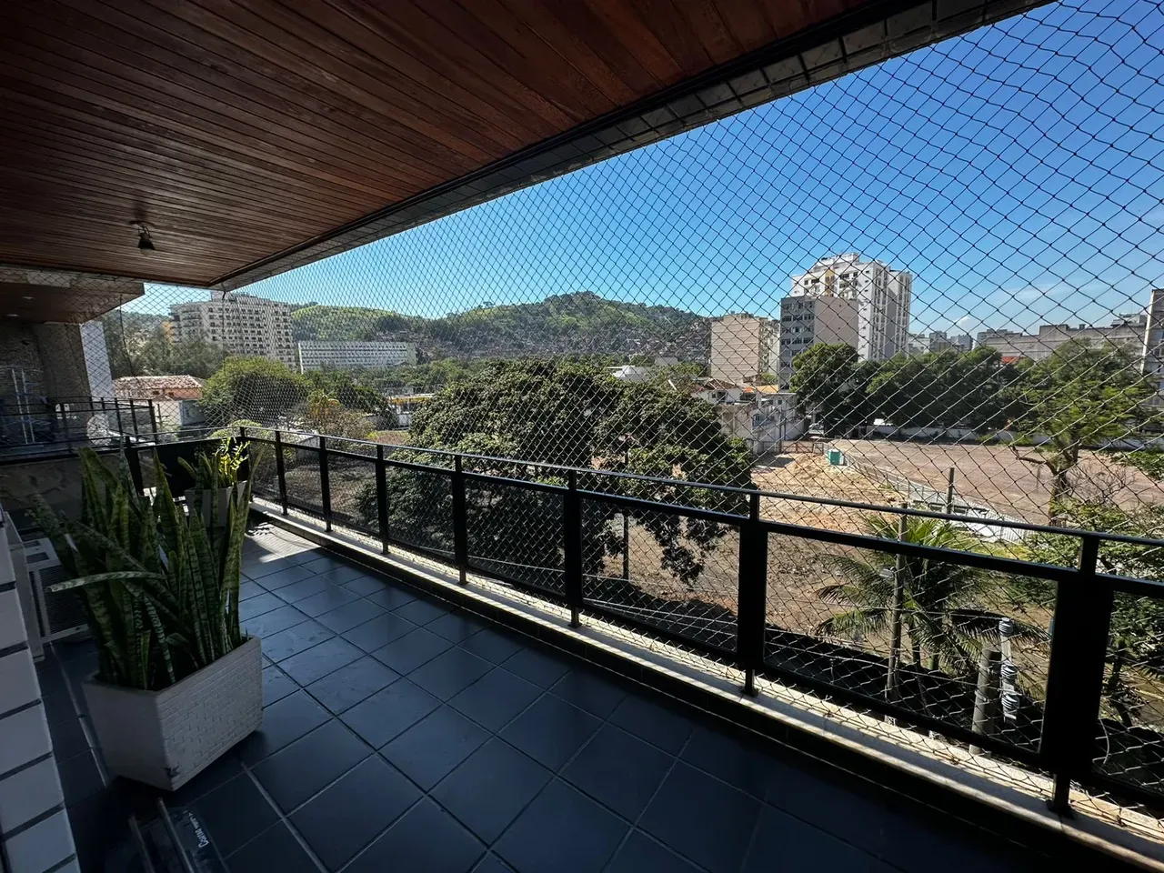 4-bedroom apartment with glassed-in balcony — photo 3