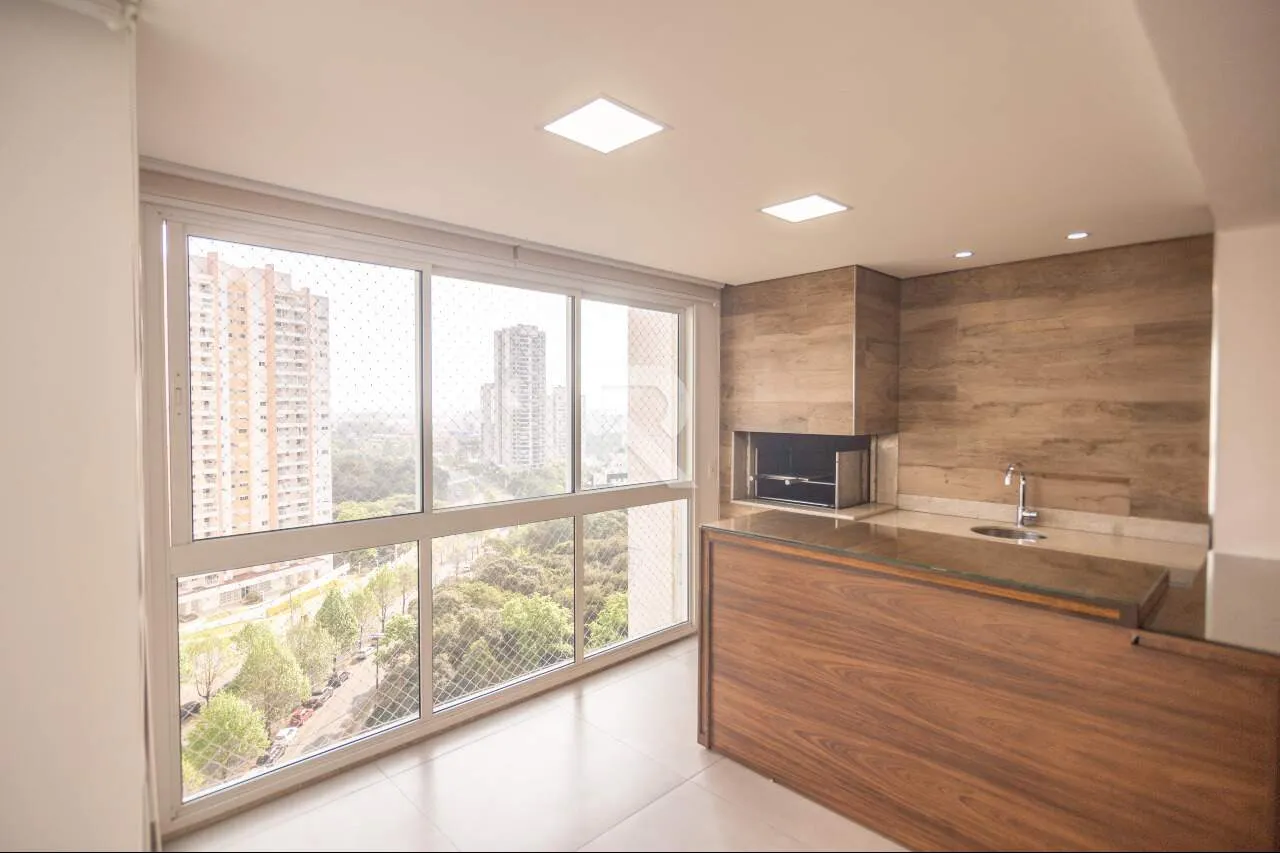 Apartment with open-plan kitchen and 4 bedrooms — photo 5
