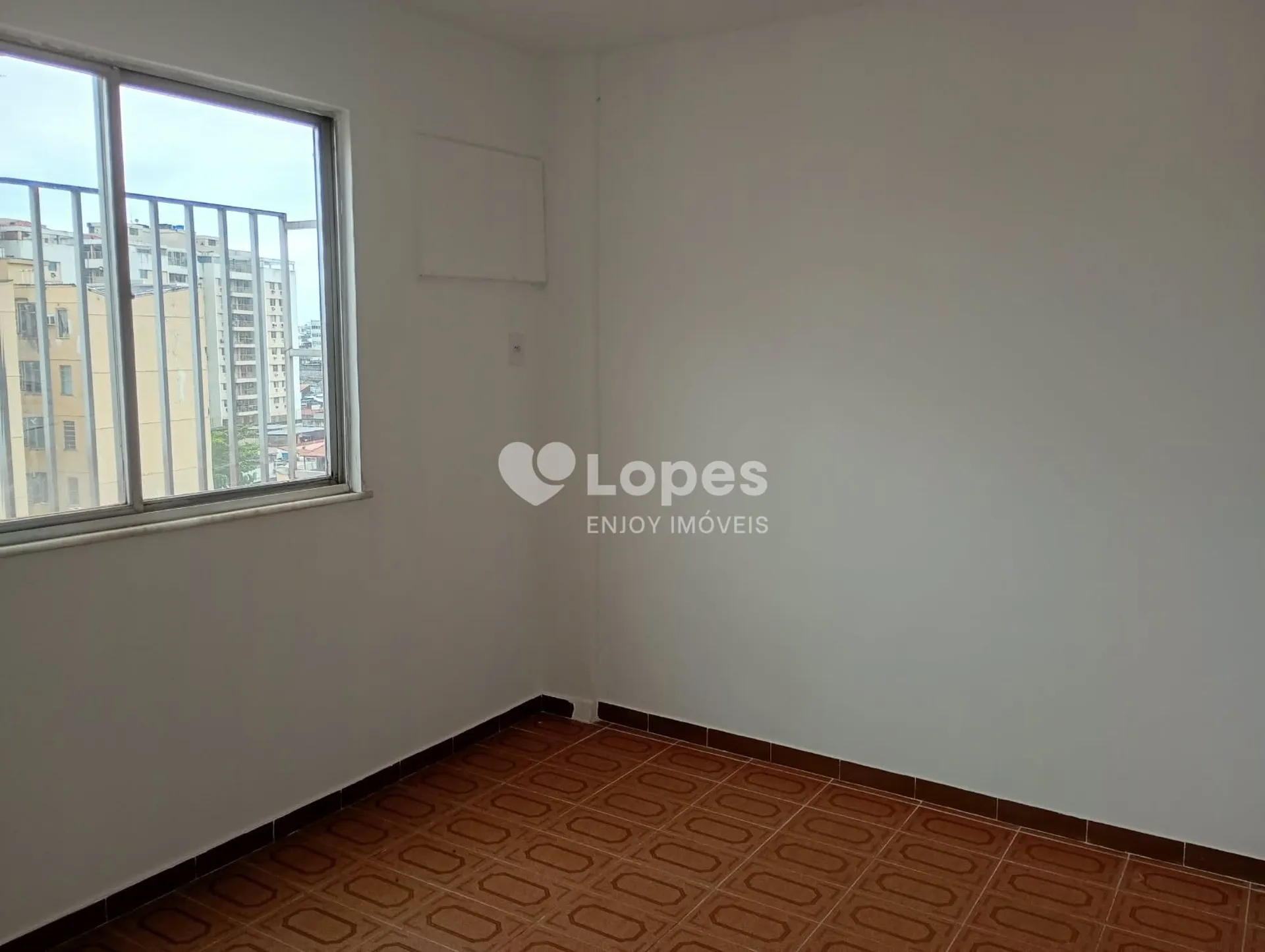 2-bedroom apartment with a mountain view — photo 5
