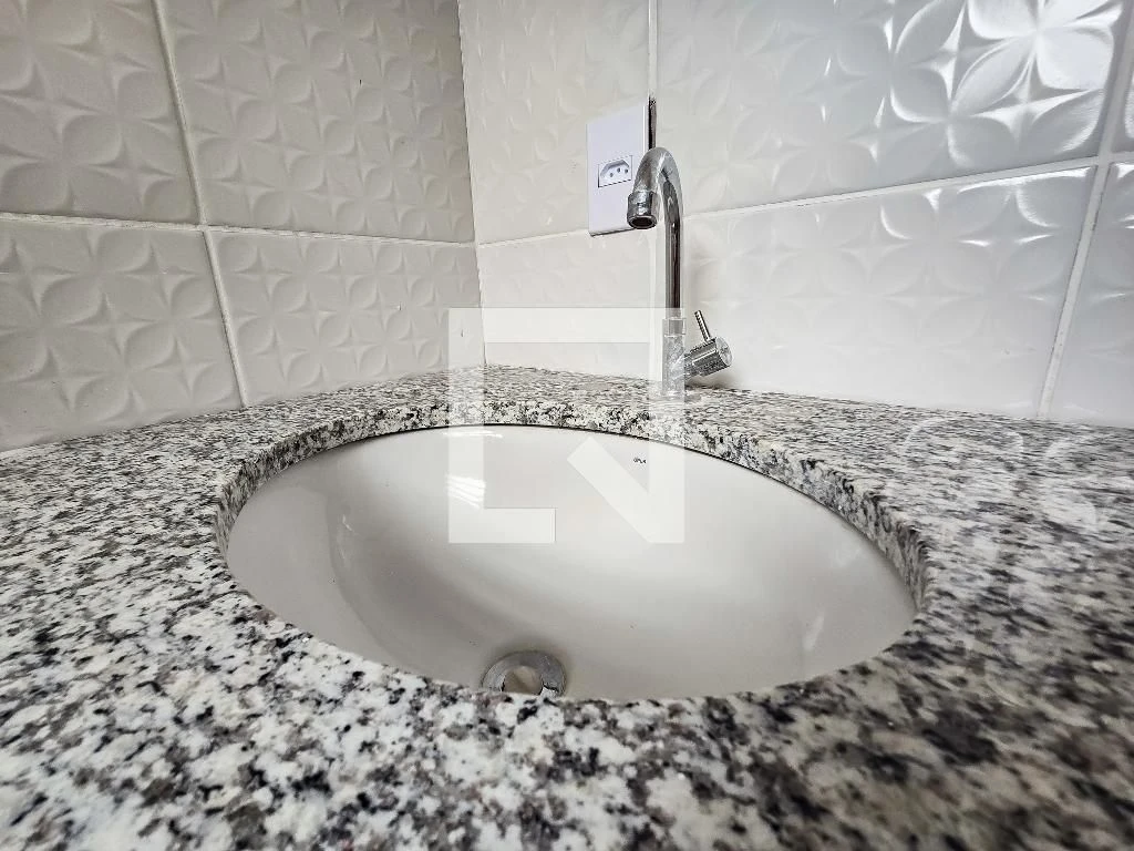 Apartment with 2 bedrooms and a glass-enclosed shower — photo 32