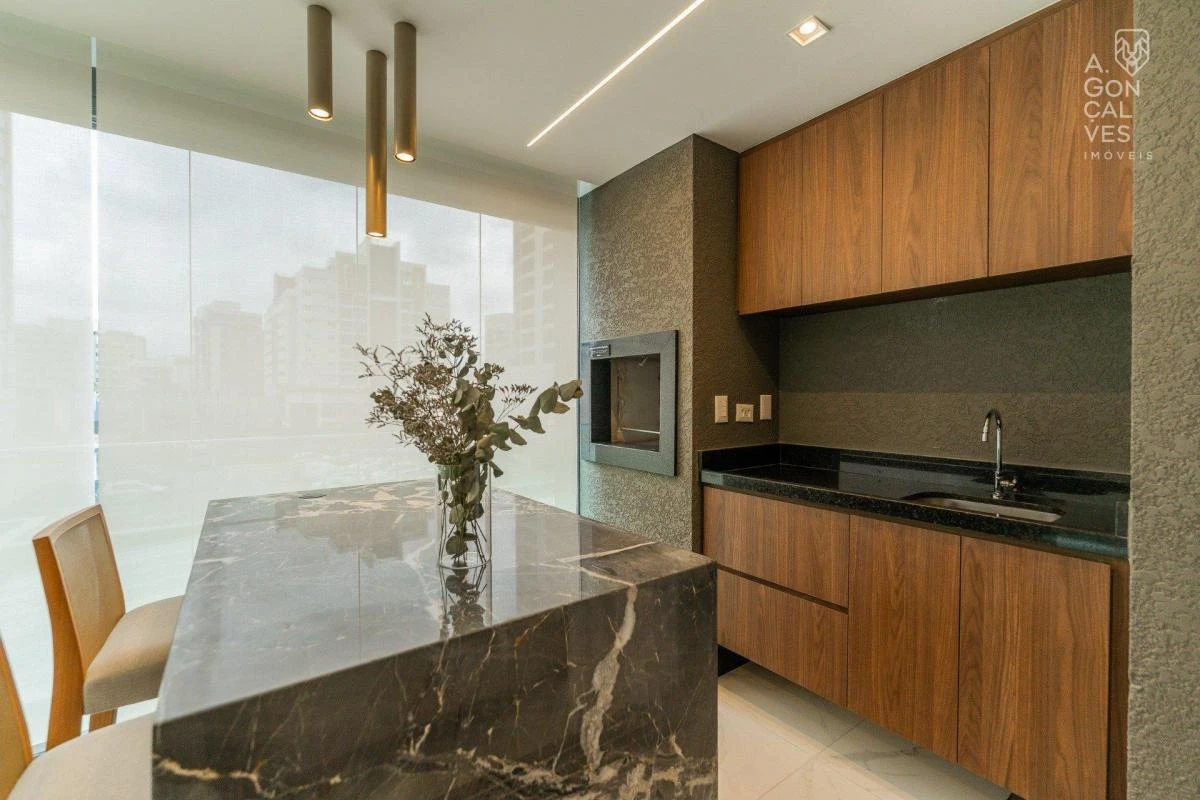 Furnished apartment, 139 m², with a glass-enclosed balcony — photo 16