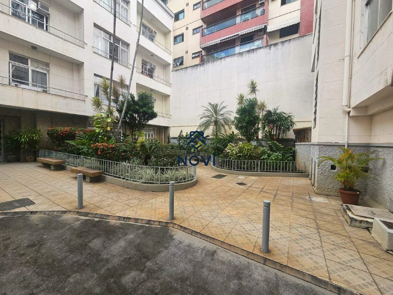 1-bedroom apartment with balcony and 48 m² — photo 26