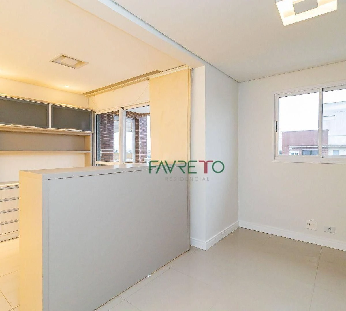 One-bedroom apartment in a building with a pool — photo 24