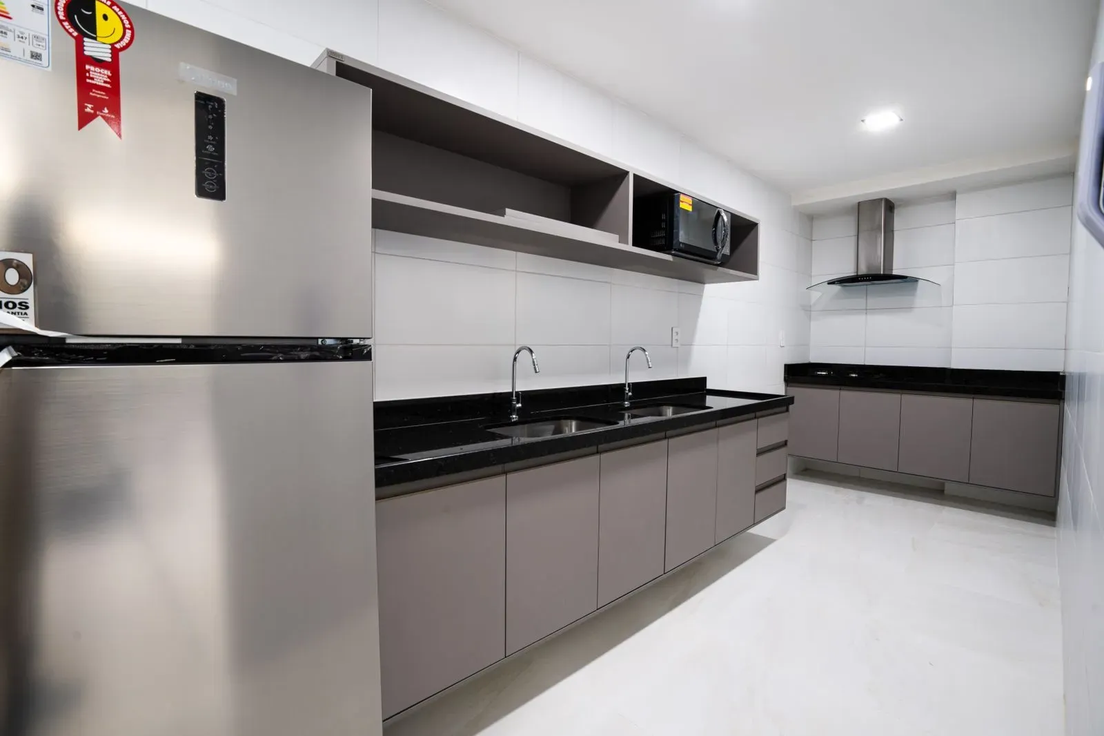3-bedroom apartment in a building with a coworking space — photo 12