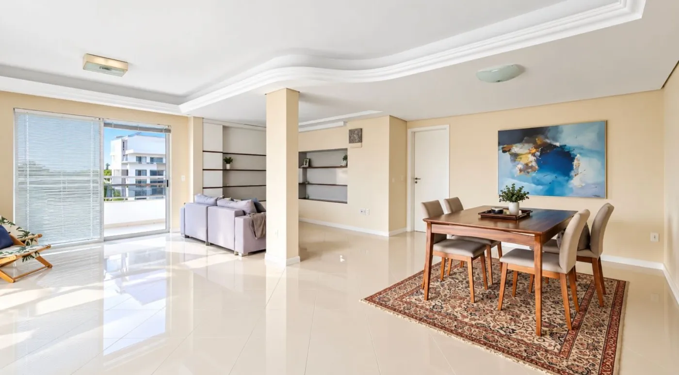 276 m² apartment with a home office and a water view — photo 6