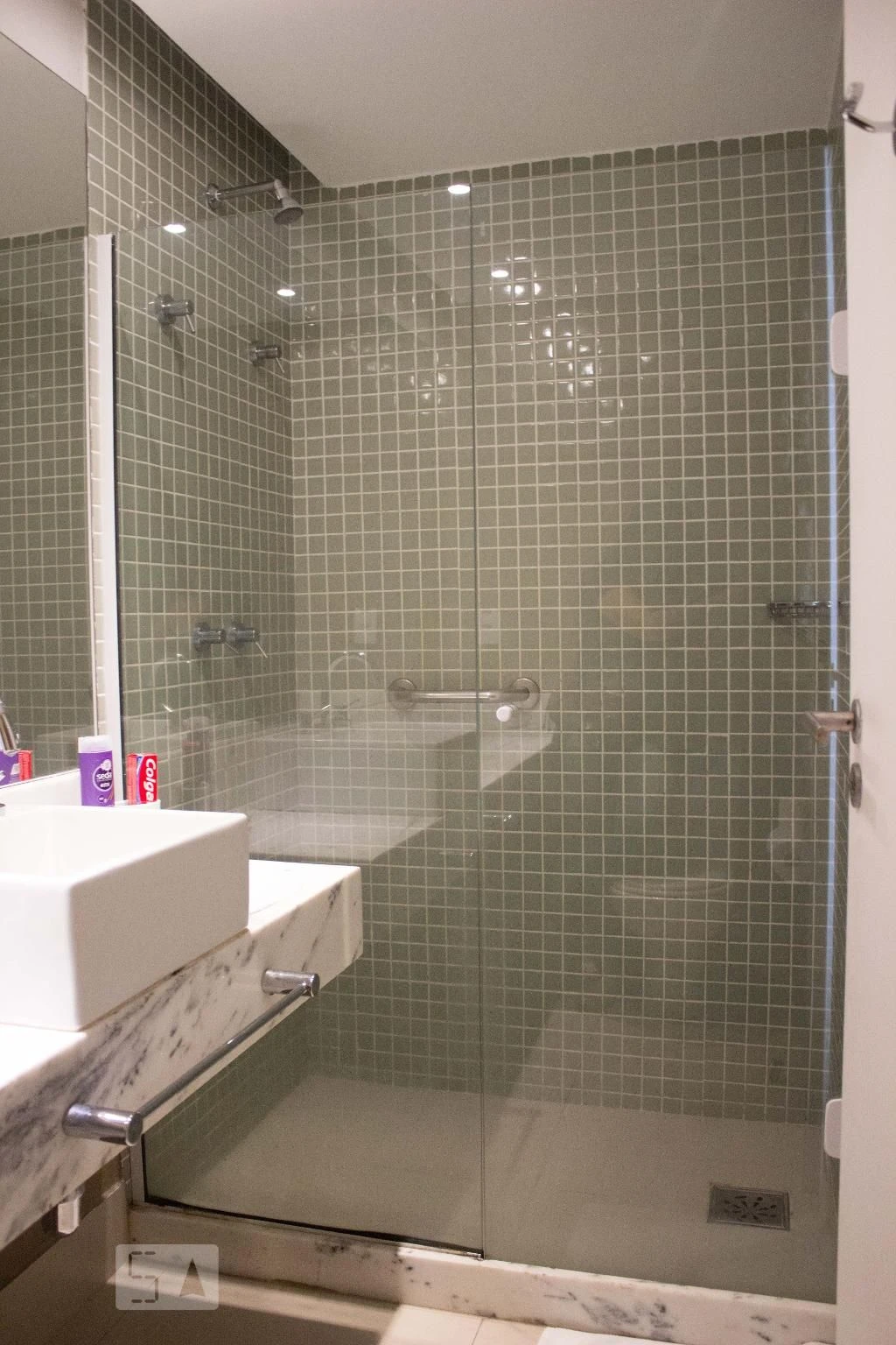 Furnished 2-bedroom apartment with a balcony — photo 34