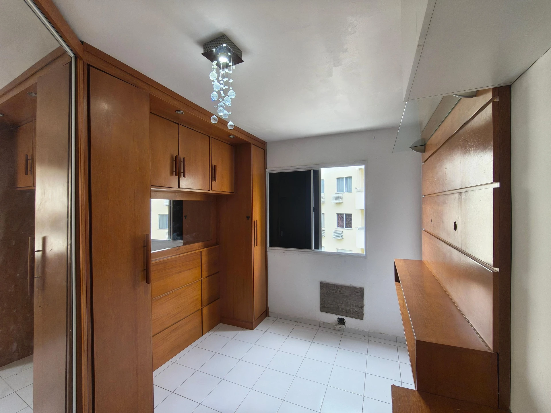 2-bedroom apartment in a building with a gym — photo 3