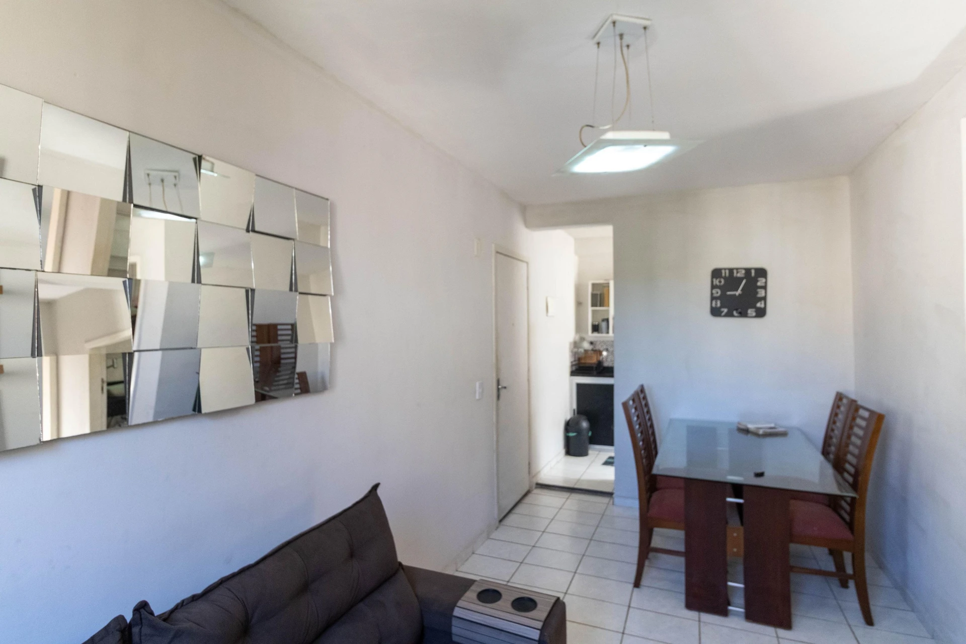 Furnished 2-bedroom apartment with condo pool — photo 12