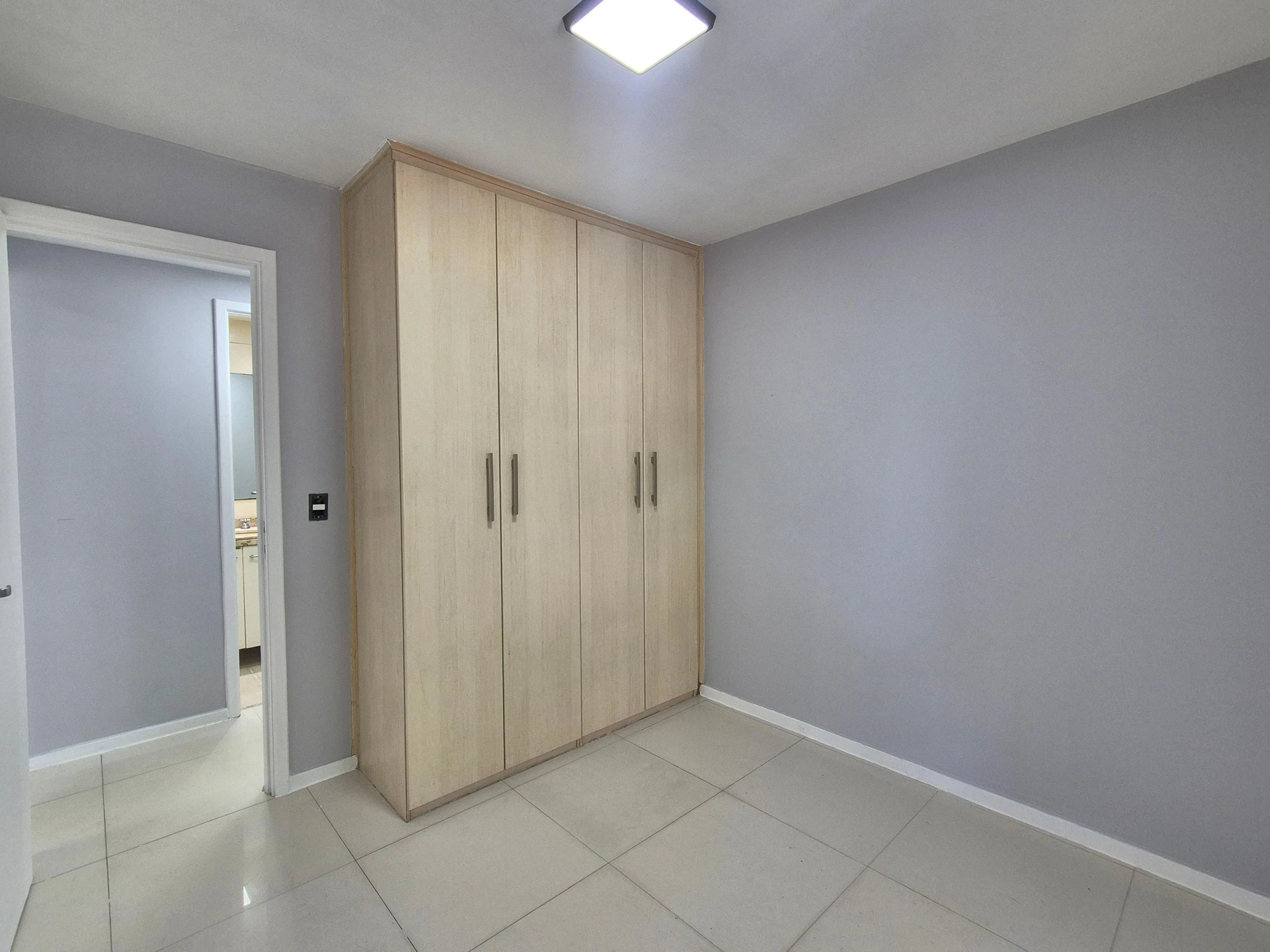 4-bedroom apartment in a building with a gym — photo 6