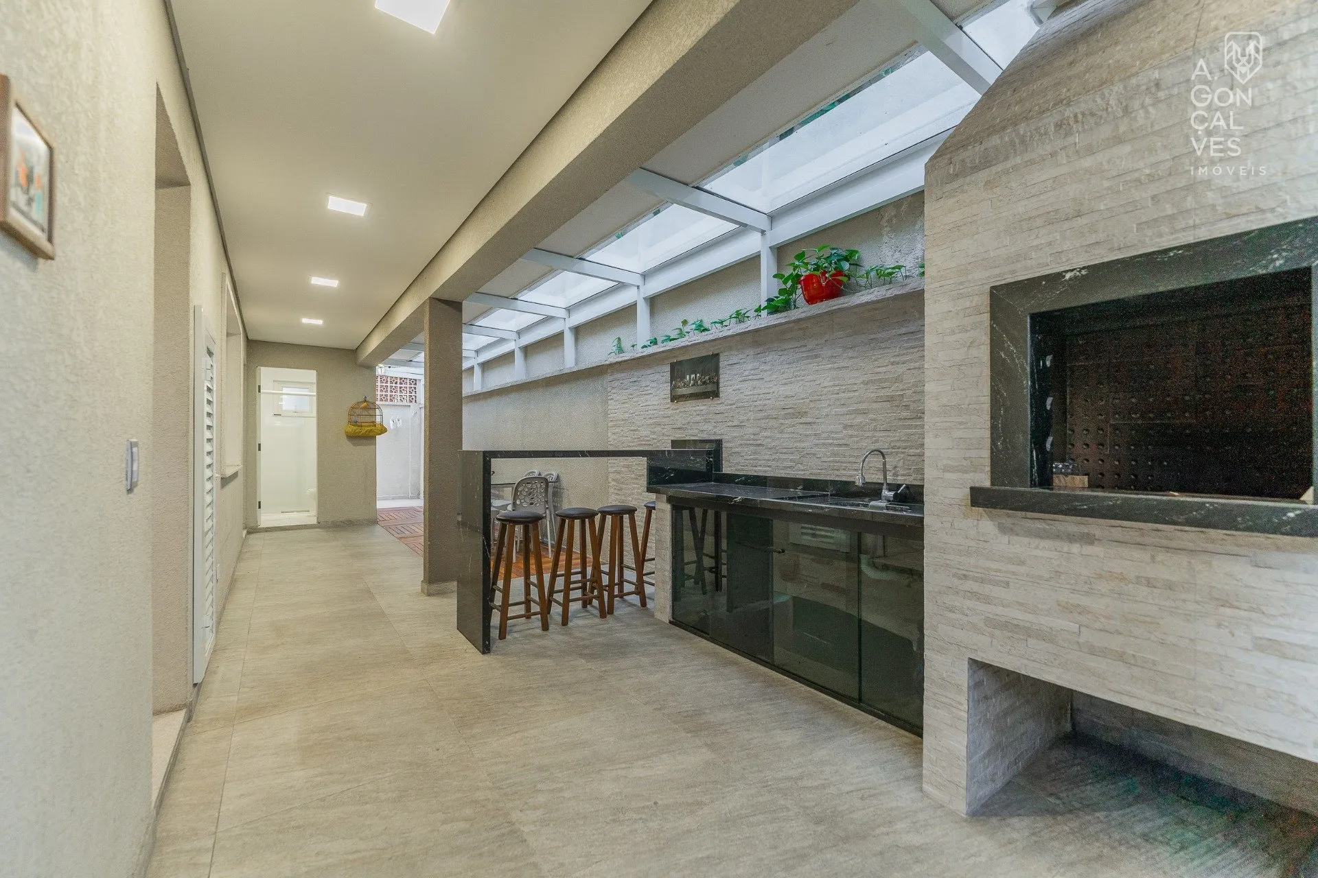 House with 3 bedrooms and an open-plan kitchen — photo 26