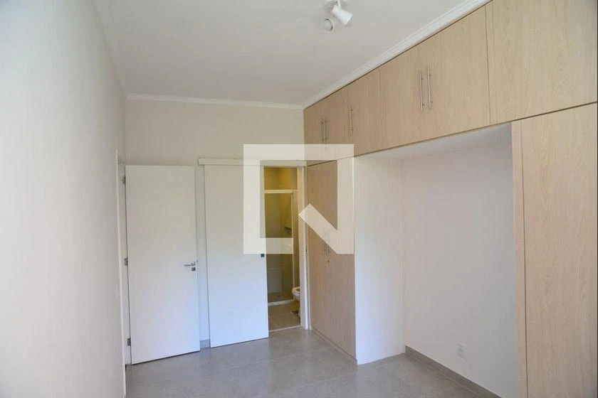 2-bedroom apartment in a building with a gym — photo 13