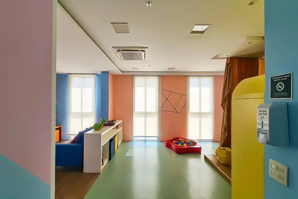 Balcony with a grill in a 2-bedroom apartment, 60 m² — photo 67