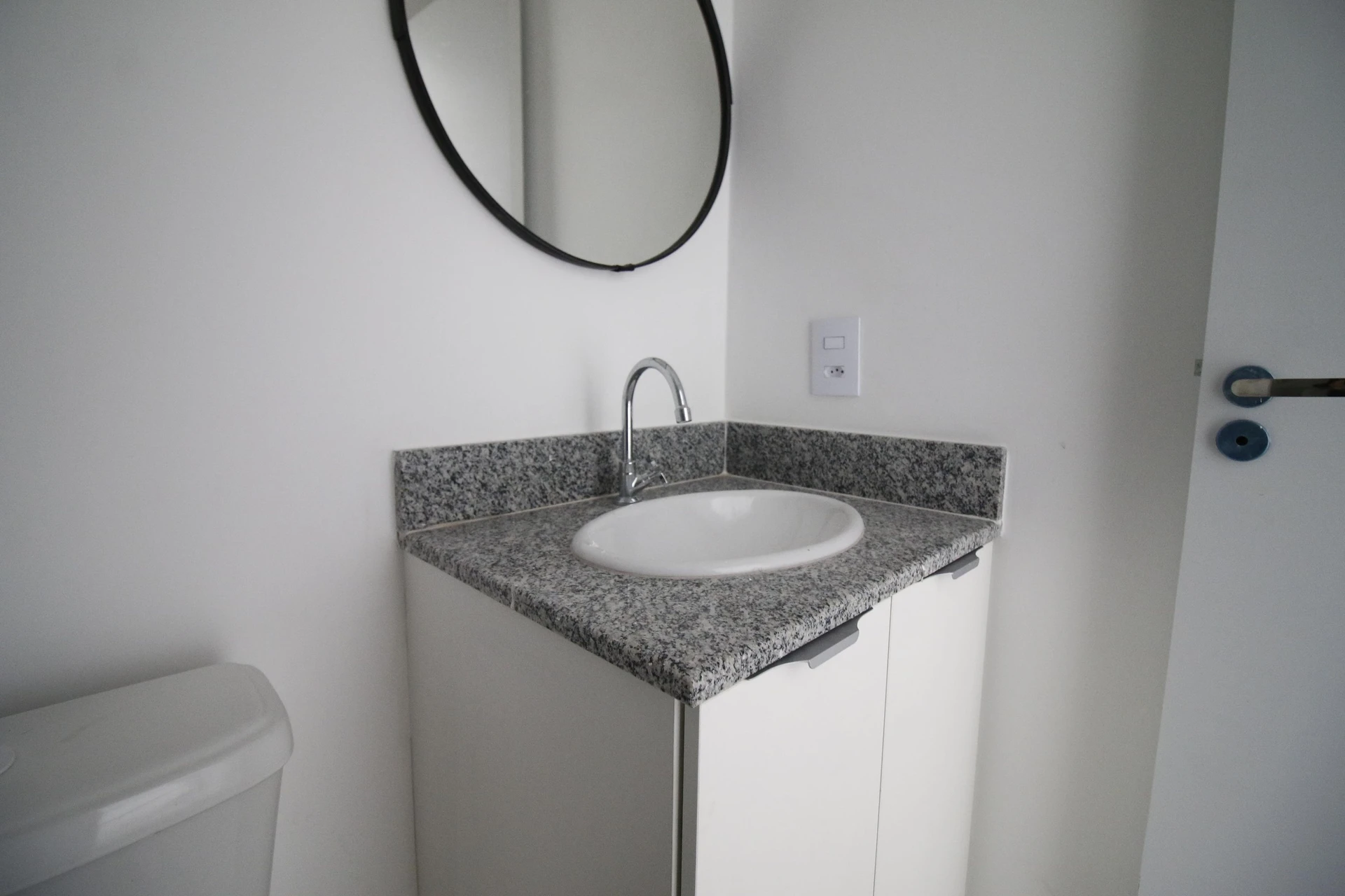 Apartamento de 1 dormitorio con cocina abierta y balcón — photo 12