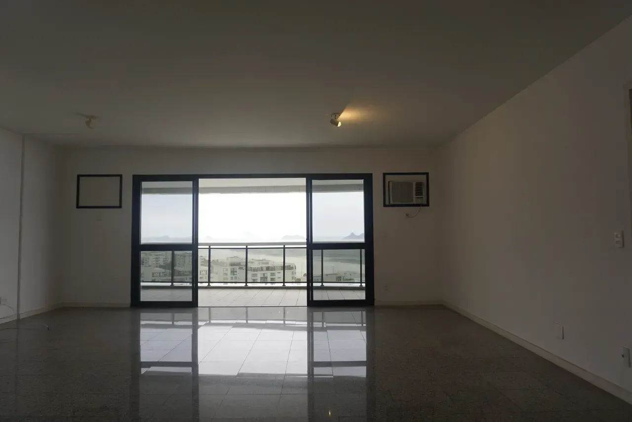 Unfurnished apartment with 4 bedrooms and 3 parking spots — photo 9
