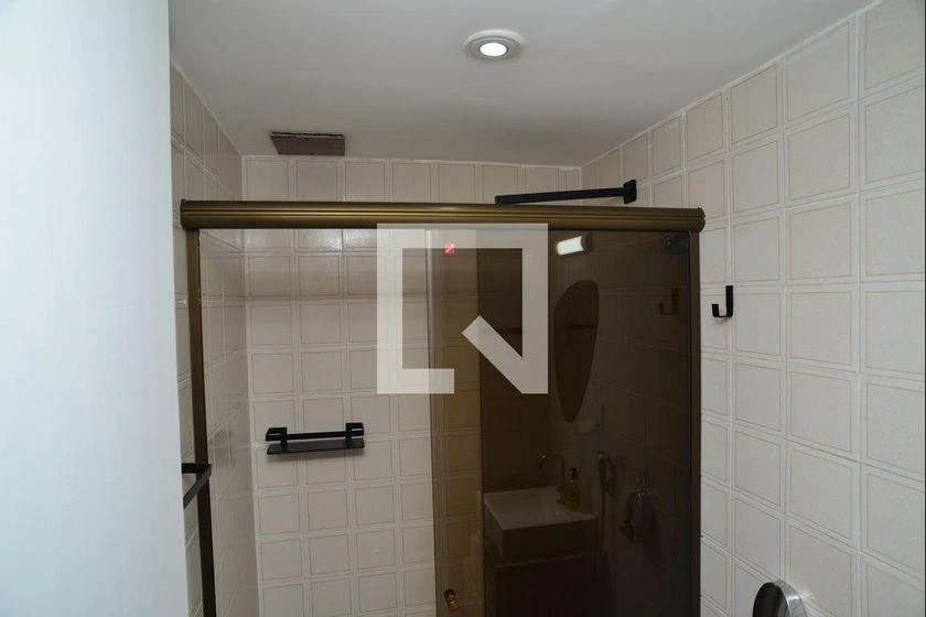 3-bedroom apartment in a building with a gym — photo 12