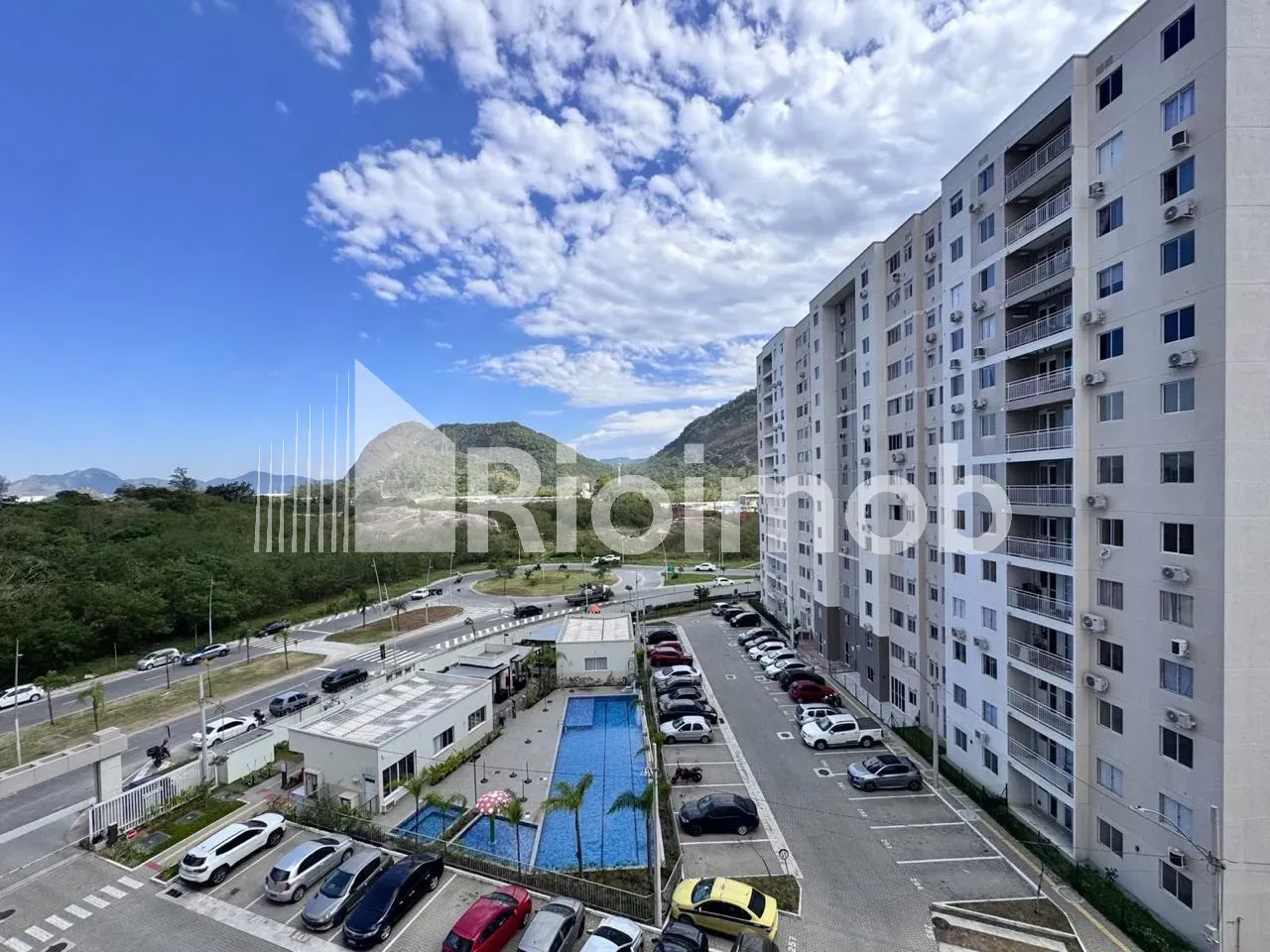 2-bedroom apartment with 1 en-suite and mountain views — photo 18